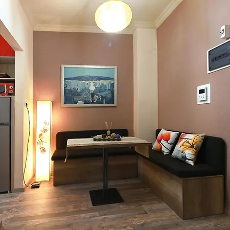 Liberty's - 4 Min To Metro Metaxourgio Apartment *