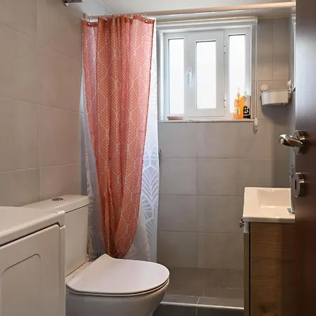 Apartment Liberty's - 4 Min To Metro Metaxourgio